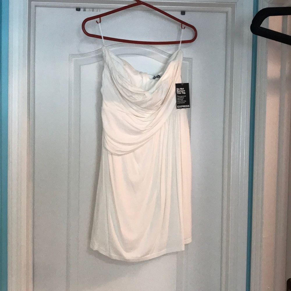 Express Woman’s white strapless dress